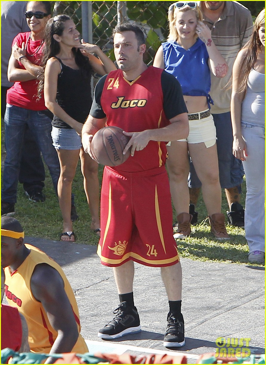 Ben Affleck 'Runner, Runner' Basketball! Photo 2691111 Ben Affleck