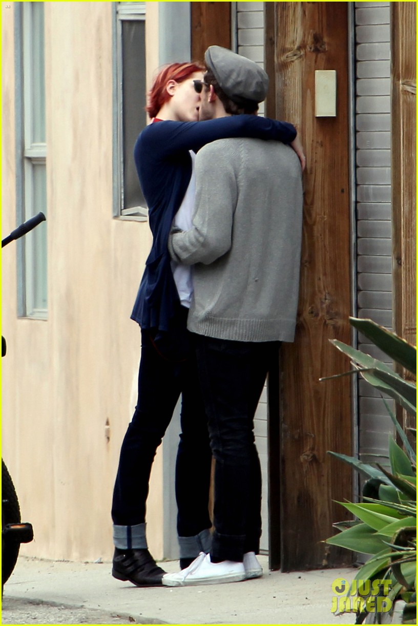 Evan Rachel Wood & Jamie Bell Reunion Kisses! Photo 2683770 Evan