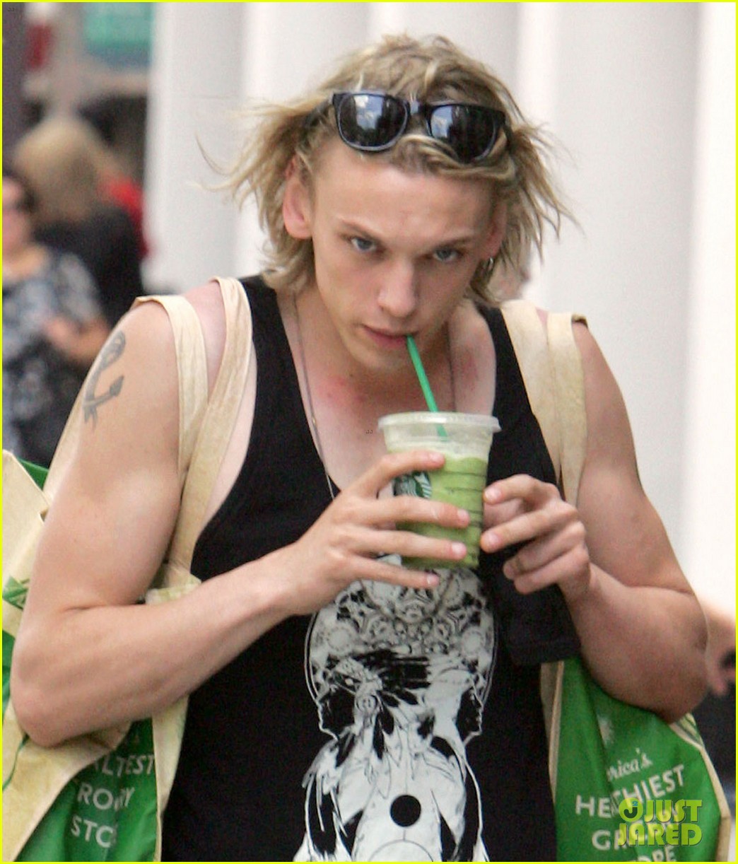 lily collins melts inside with jamie campbell bower 02