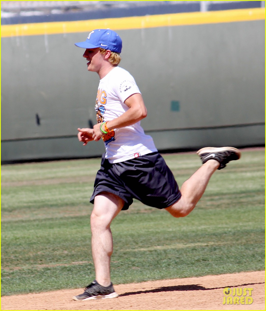 Josh Hutcherson Rising Stars of America Kickball Game! Photo 2700569