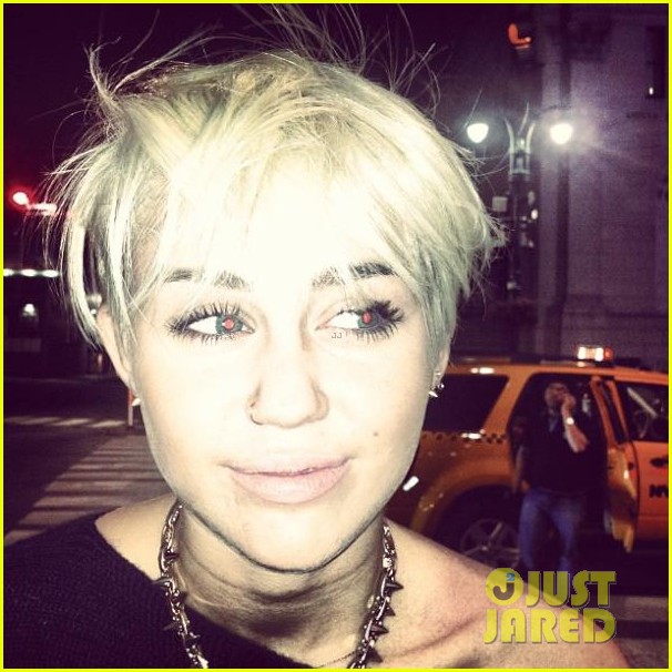 Miley Cyrus New Short Hair Photo 2701411 Miley Cyrus Pictures