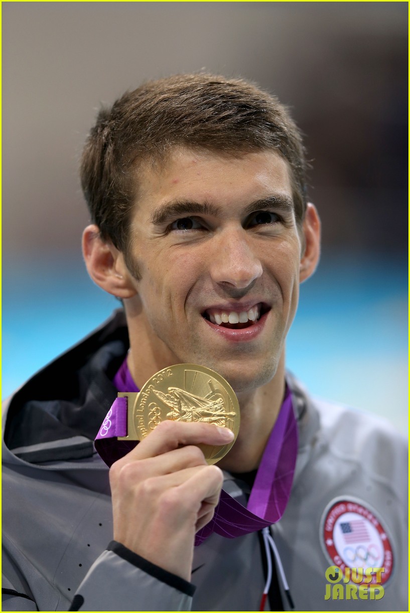 Michael Phelps Beats Ryan Lochte, Wins Gold for 200 IM! Photo 2695847