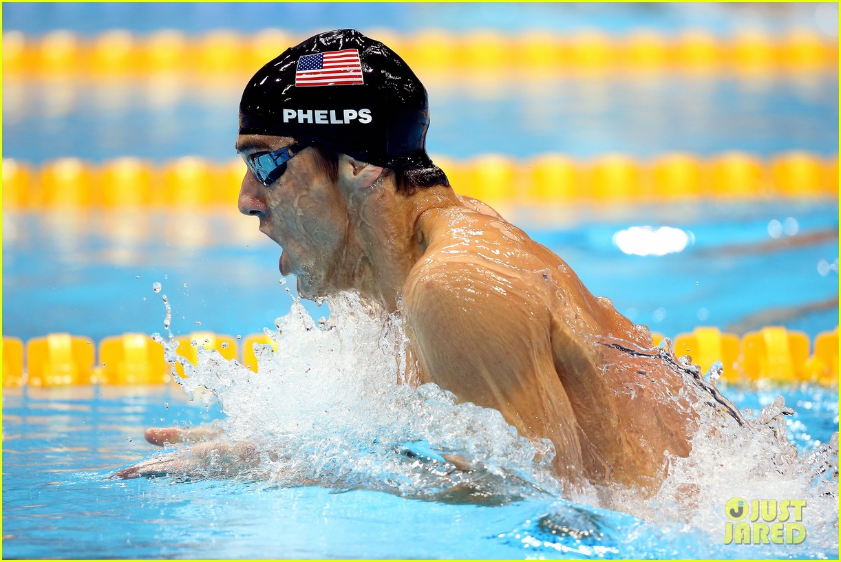Michael Phelps Beats Ryan Lochte, Wins Gold for 200 IM! Photo 2695856