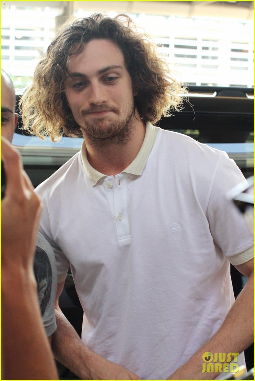 Aaron Taylor Johnson Airport With Sam Wylda Romy Photo