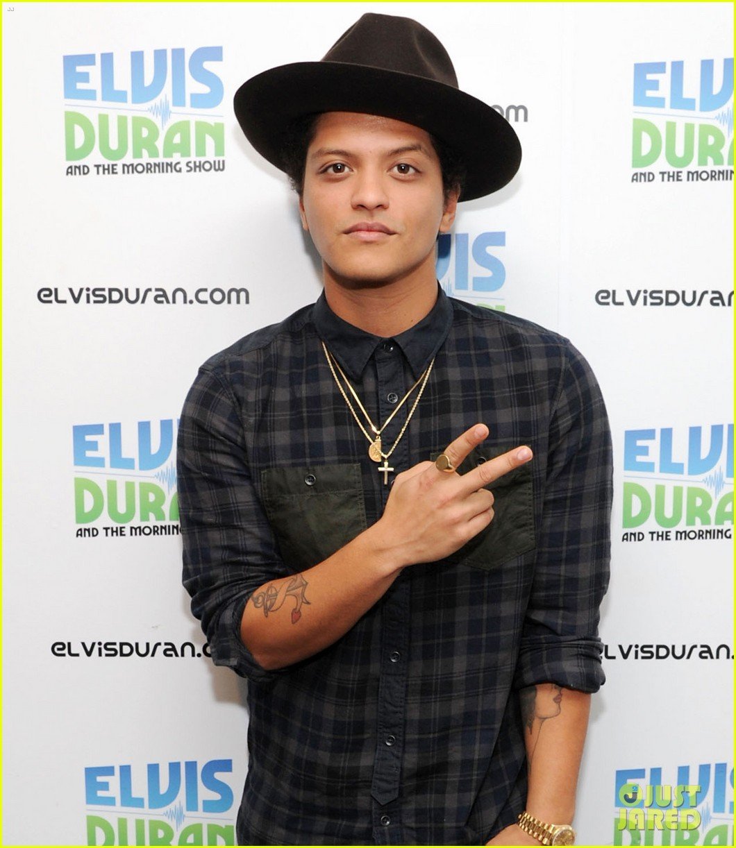 Bruno Mars' 'Locked Out of Heaven' Video Premiere Watch Now! Photo