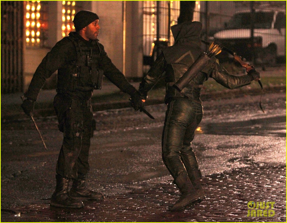 Stephen Amell Late Night 'Arrow' Fight Scenes! Photo 2758280 Annie