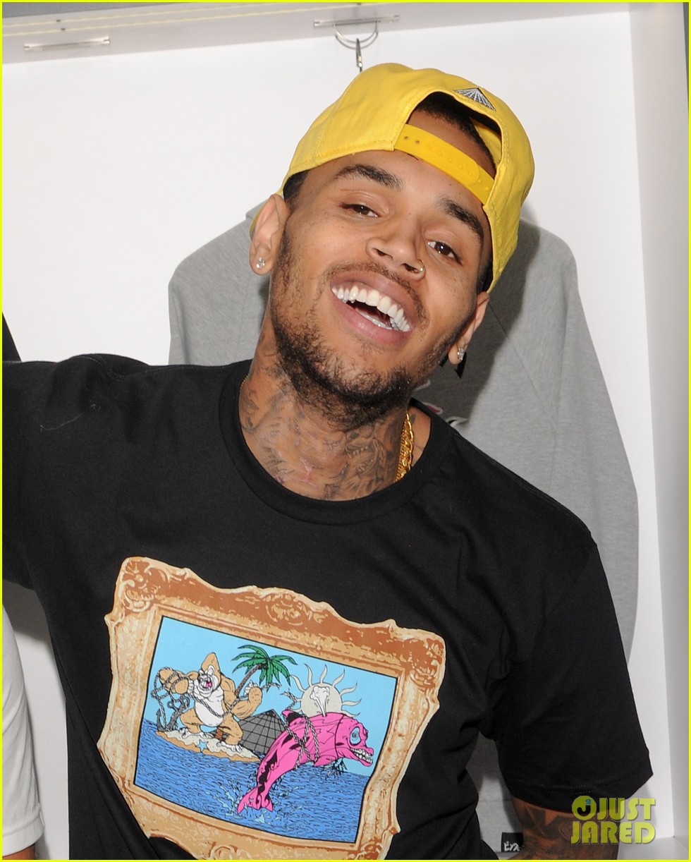 Chris Brown Pink+Dolphin In Store Meet & Greet! Photo 2753493 Chris