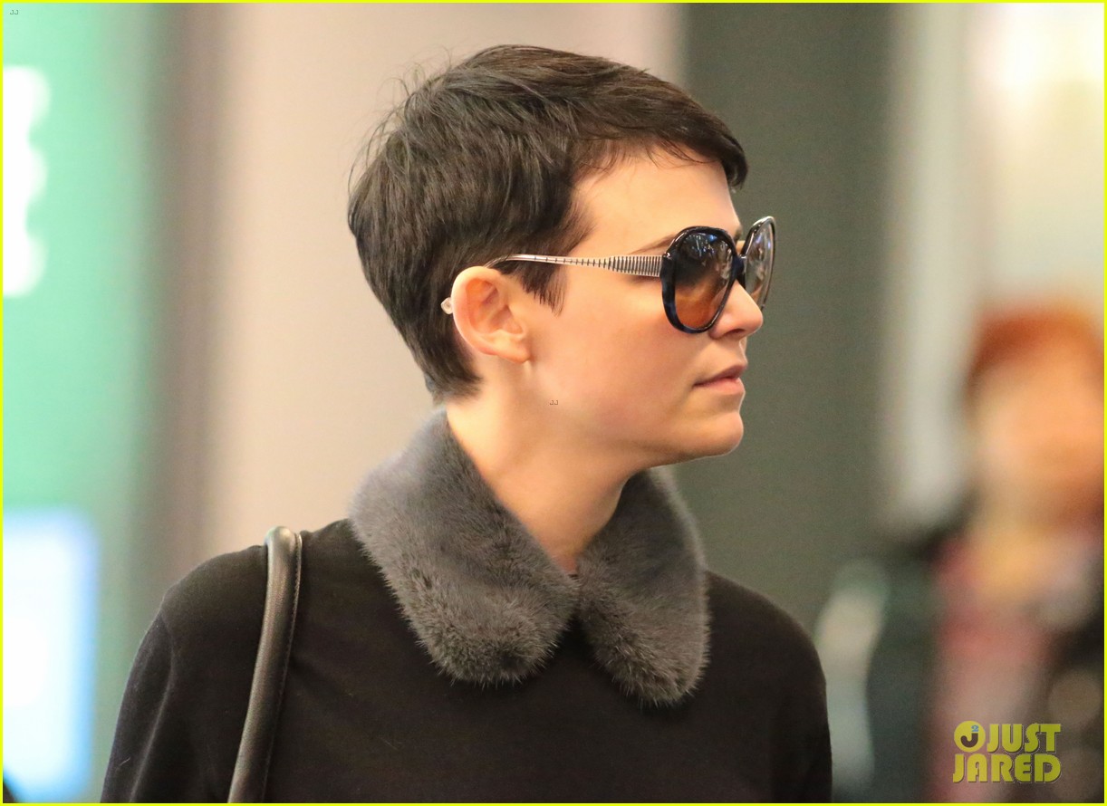 Ginnifer Goodwin Jennifer Morrison Vancouver Arrival Photo