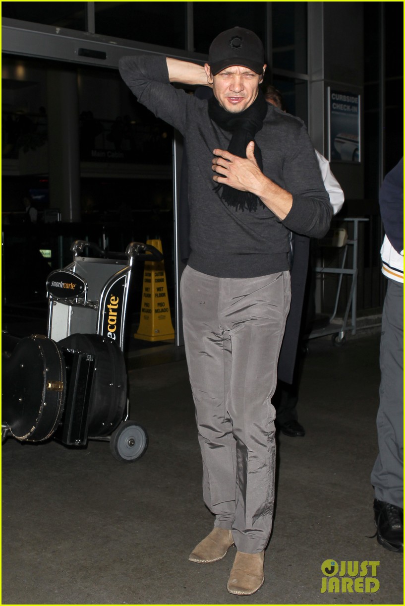 Jeremy Renner 'SNL' Hosting Gig Brings in Solid Ratings! Photo