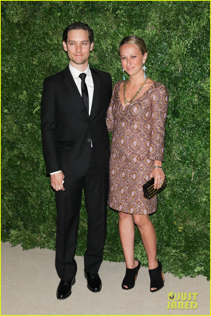 Full Sized Photo of emma stone allison williams cfda vogue fashion fund