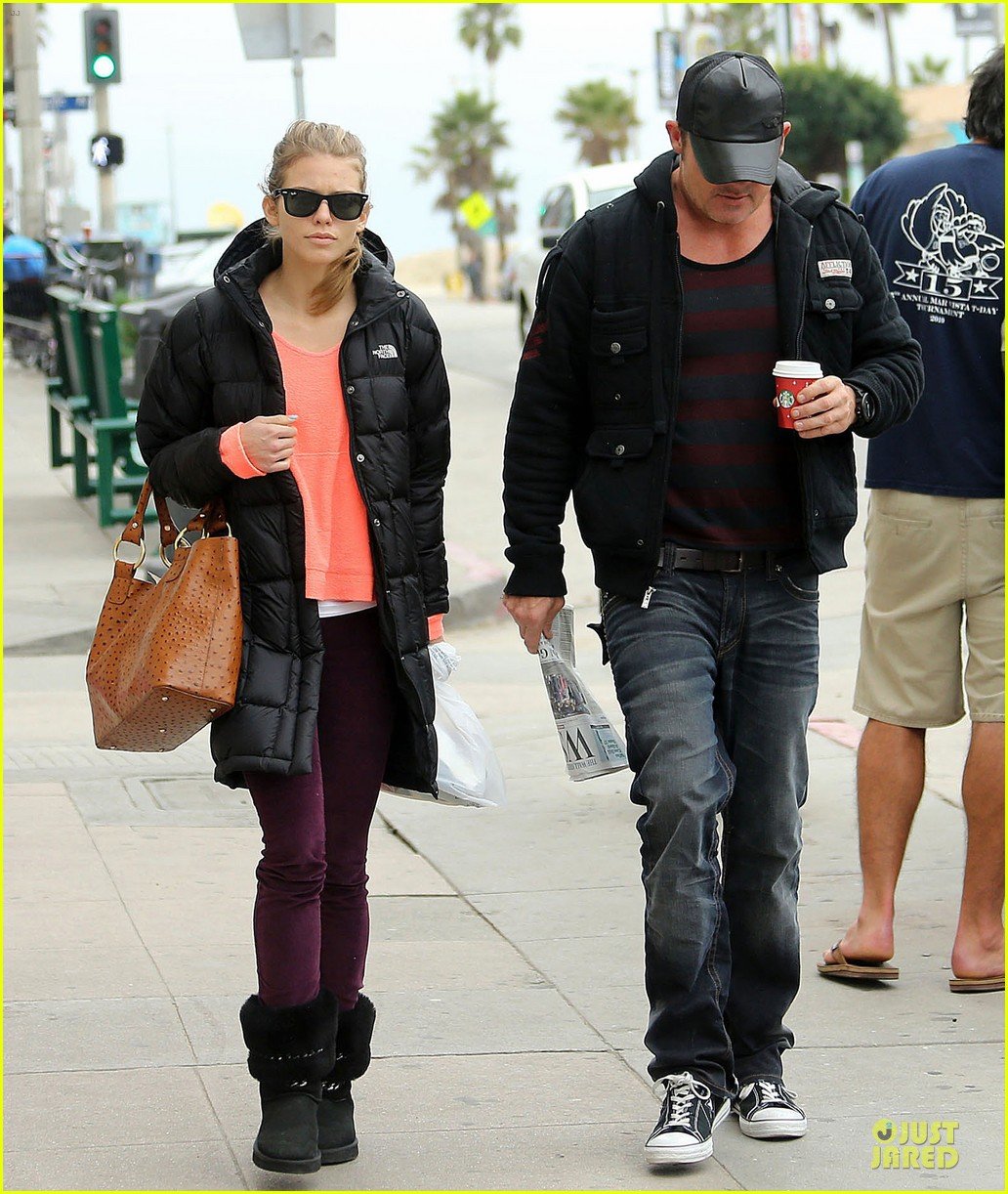 AnnaLynne McCord & Dominic Purcell: Coffee Strolling ...