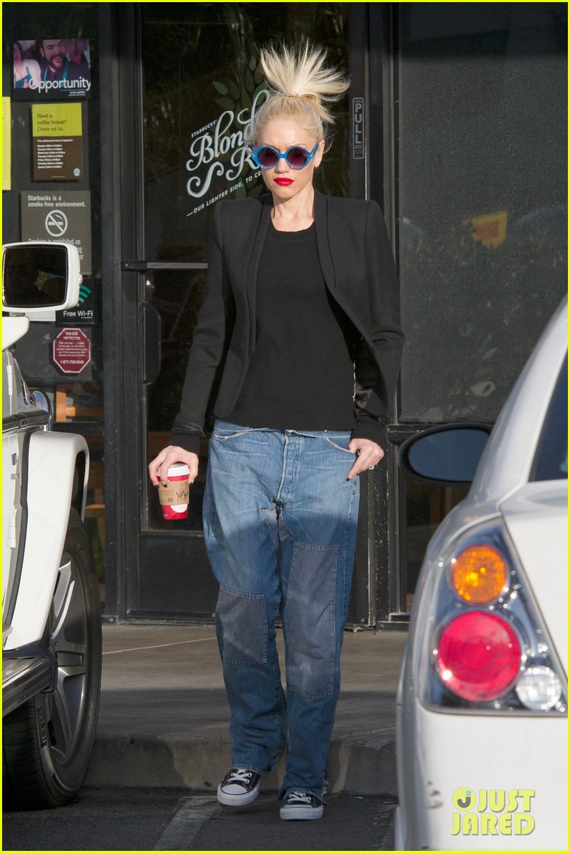 Gwen Stefani Baggy Jeans at Starbucks Photo 2789102 Gwen Stefani
