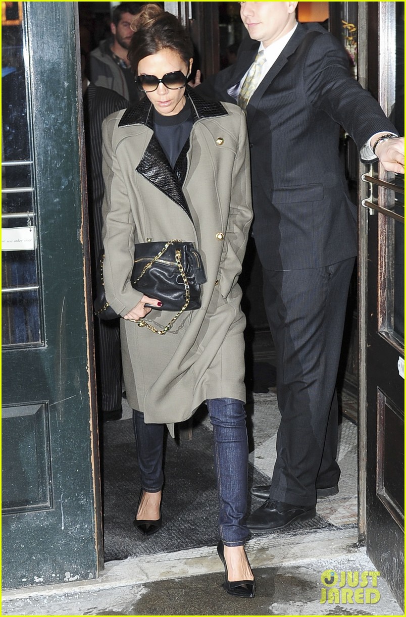 Victoria Beckham New York Fashion Week Runway Show! Photo 2809970