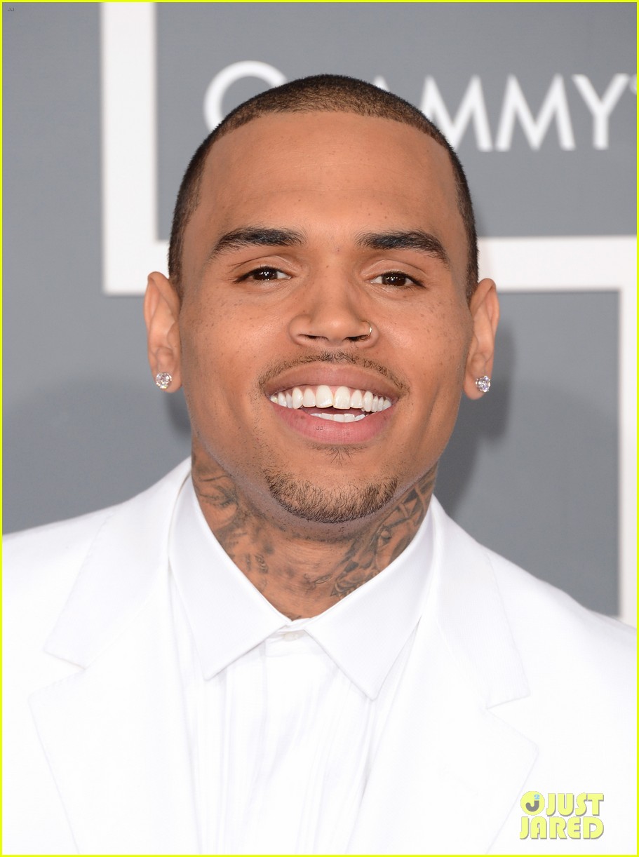 Chris Brown Grammys 2013 Red Carpet Photo 2809193