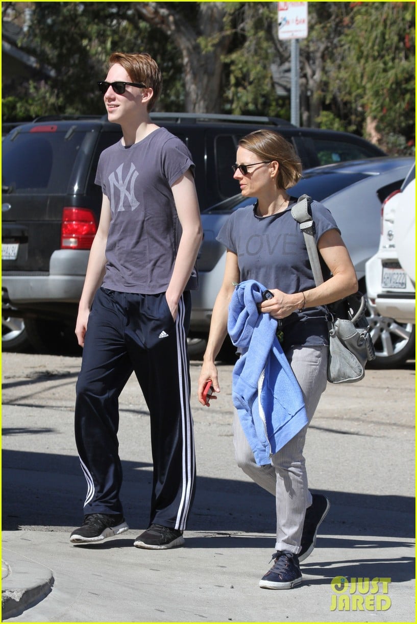 Jodie Foster Venice Beach Breakfast with Son Charlie! Photo 2822294