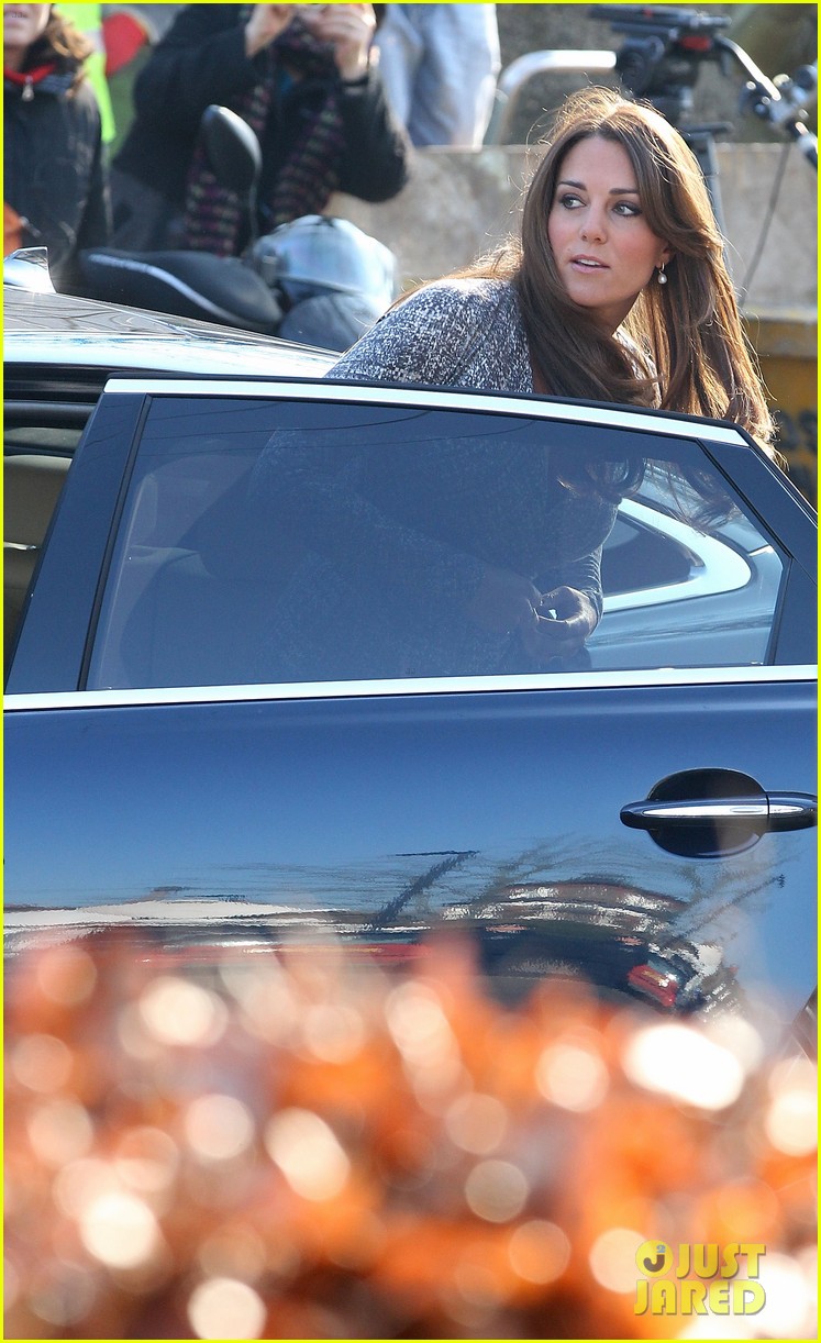 Kate Middleton: Pregnant Hope House Visit!: Photo 2814794 | Kate