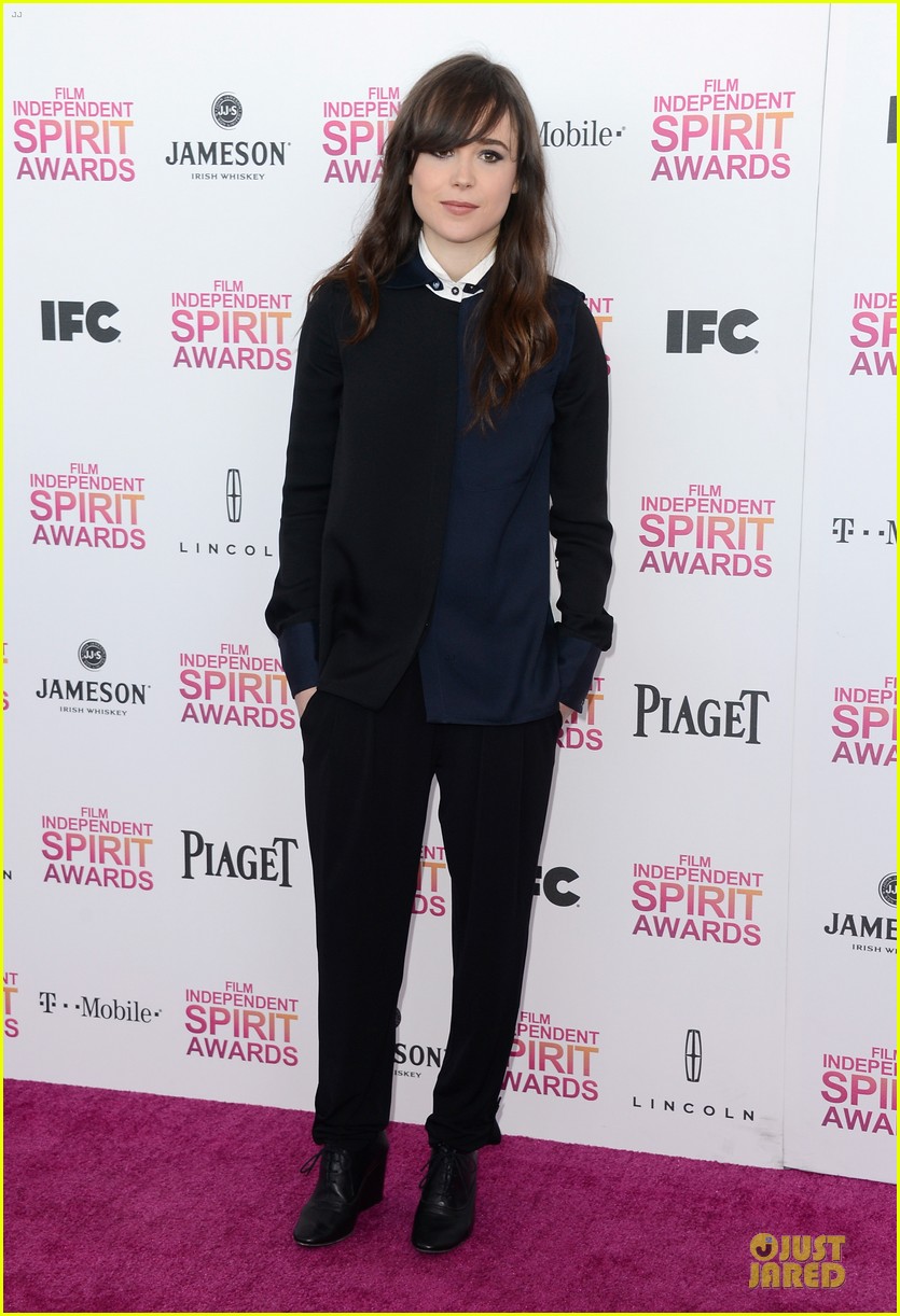 Ellen Page & Linda Cardellini Independent Spirit Awards 2013 Photo.