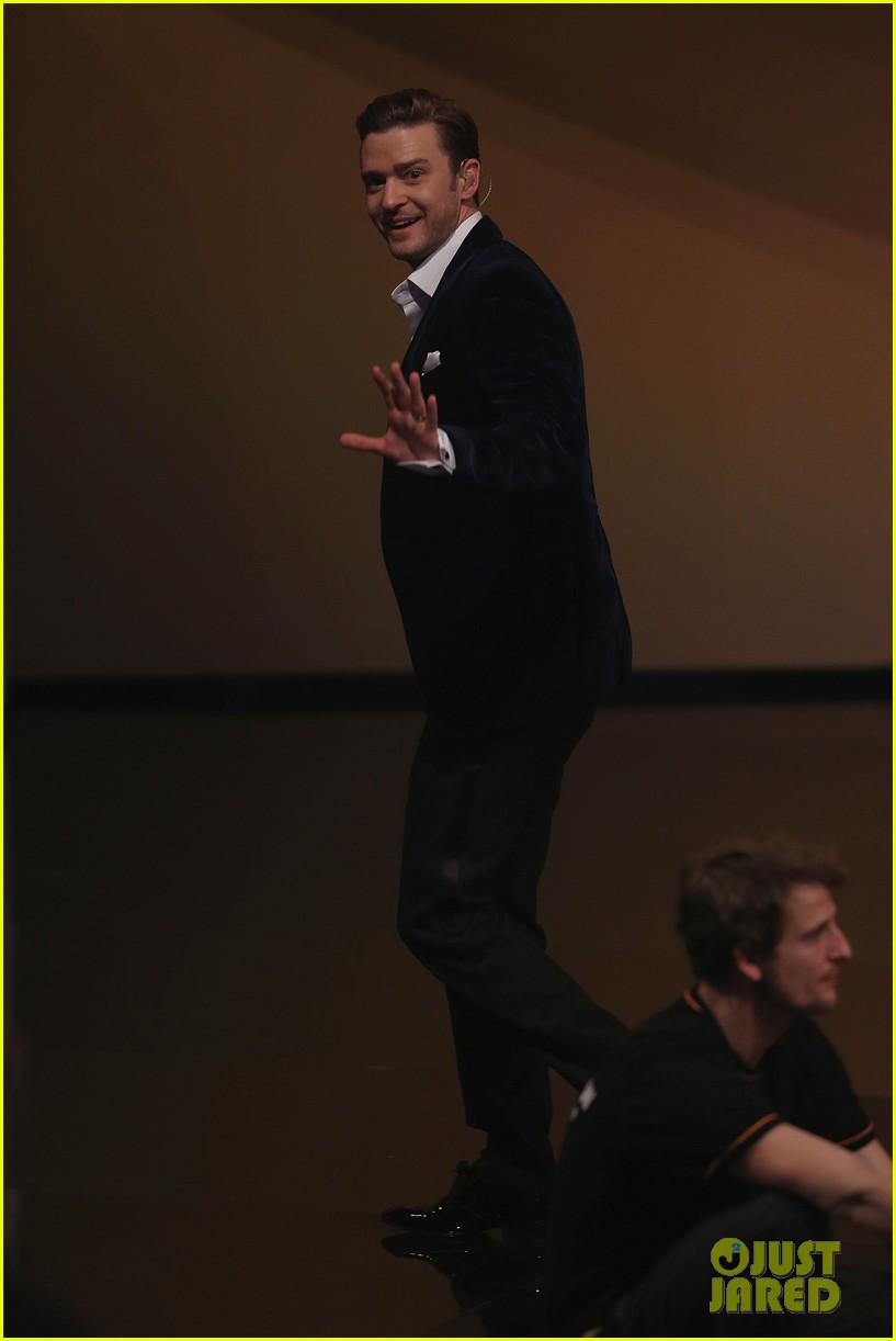 Justin Timberlake Performs 'Mirrors' Live on 'Wetten dass'! Photo