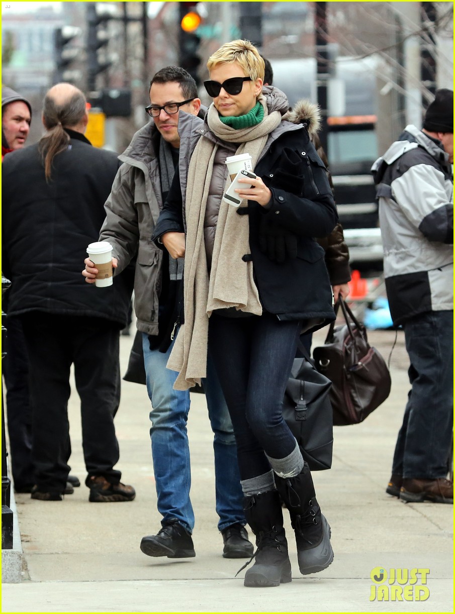 charlize-theron-not-dating-seth-macfarlane-05 