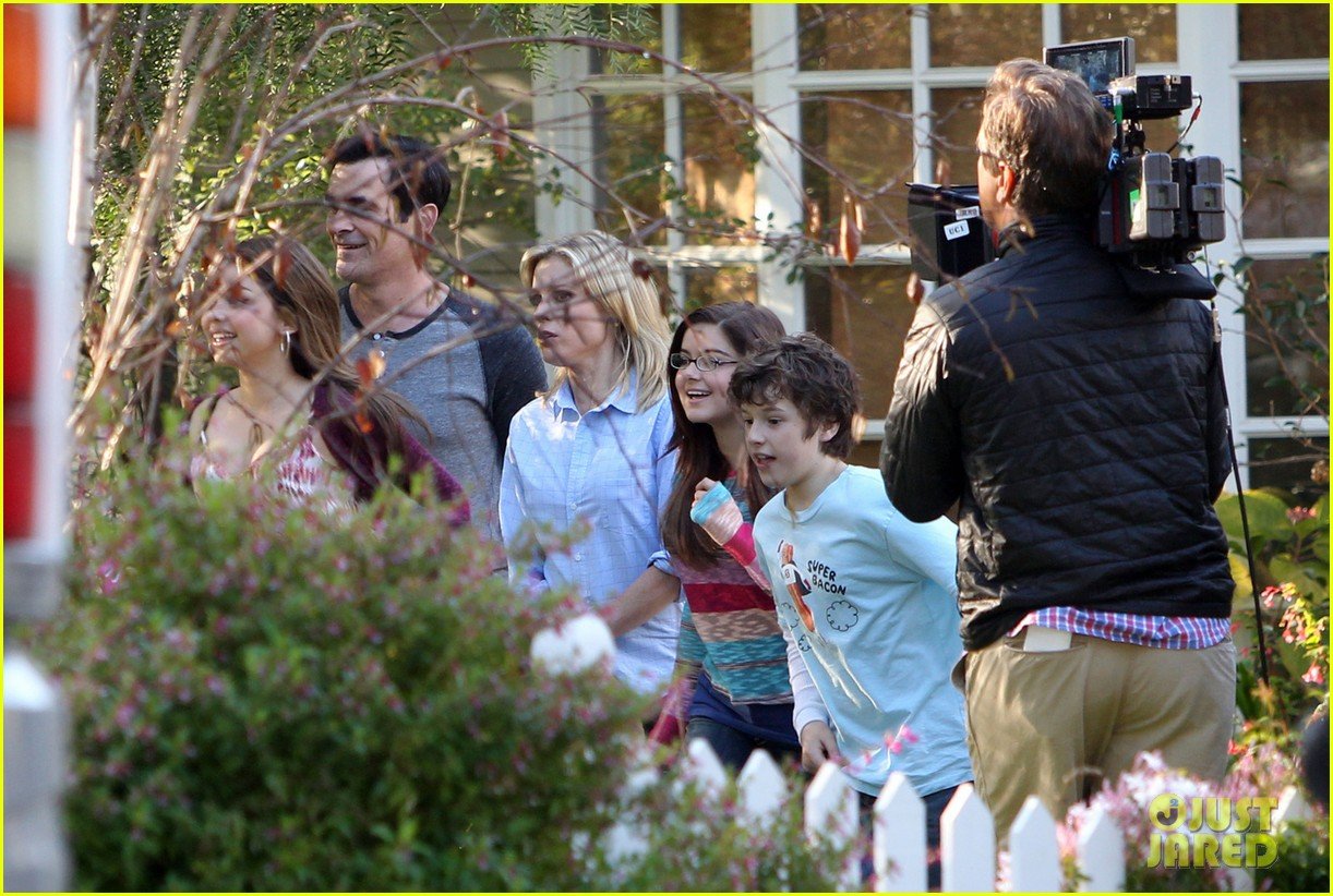 Sofia Vergara 'Modern Family' Season Finale Filming! Photo 2831150