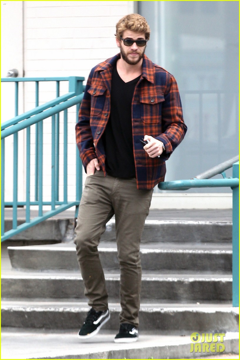 miley cyrus goes to photo shoot liam hemsworth grabs bite to eat 05