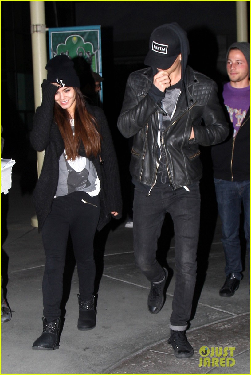 Vanessa Hudgens 'Spring Breakers' with Austin Butler! Photo 2842509