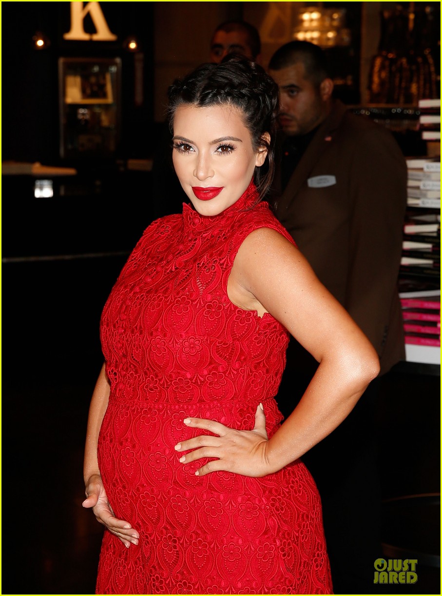 Pregnant Kim Kardashian Glam Perfume Promotion in Las Vegas! Photo