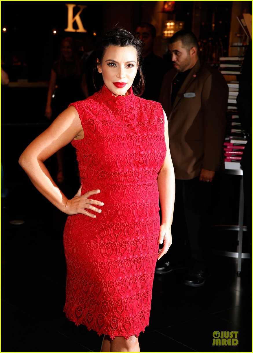 Pregnant Kim Kardashian Glam Perfume Promotion in Las Vegas! Photo