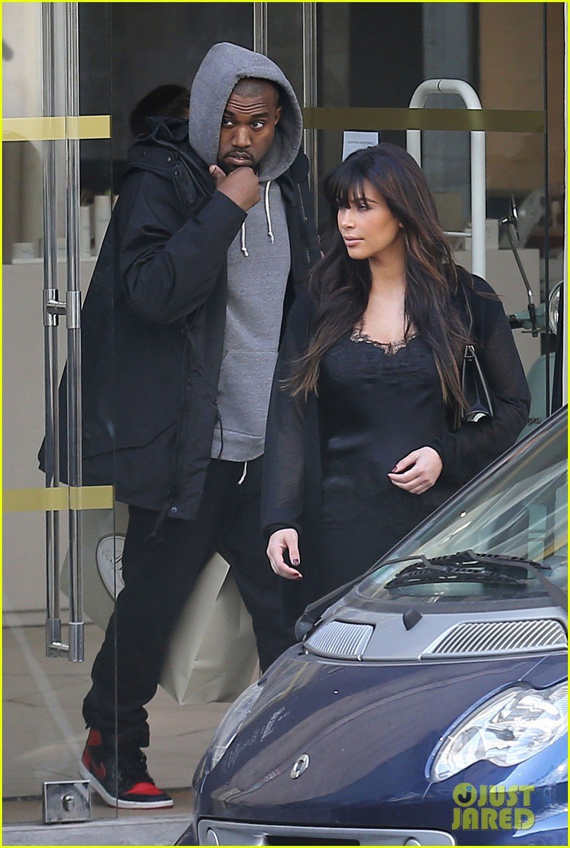 Kim Kardashian: Pregnant Paris Getaway with Kanye West! kim kardashian pregnant paris getaway with kanye west 22