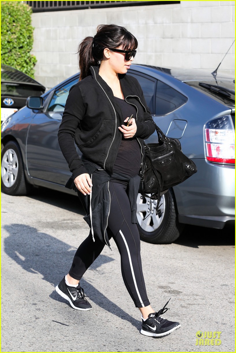 kim kardashian pregnant brentwood workout 03