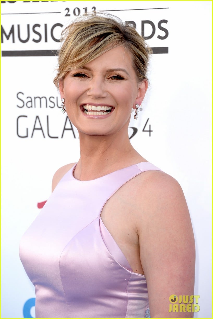 Jennifer Nettles Billboard Music Awards 2013 Red Carpet Photo