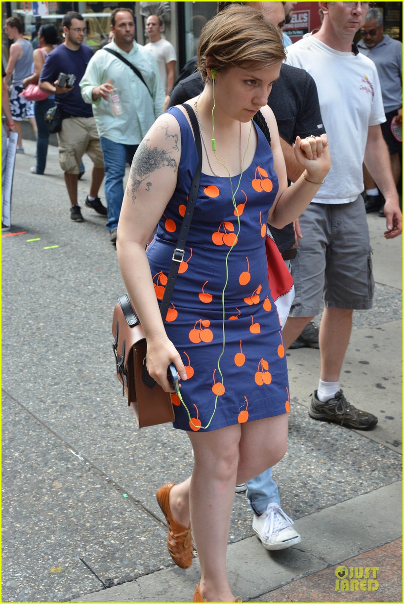 Lena Dunham Tweets on Menopause & Underwear! Photo 2898421 Girls