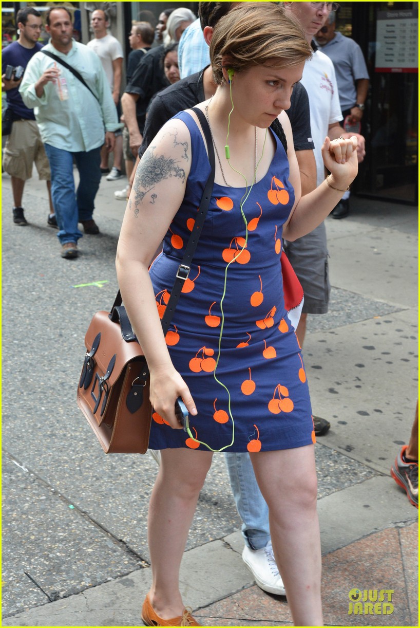 Lena Dunham Tweets on Menopause & Underwear! Photo 2898422 Girls