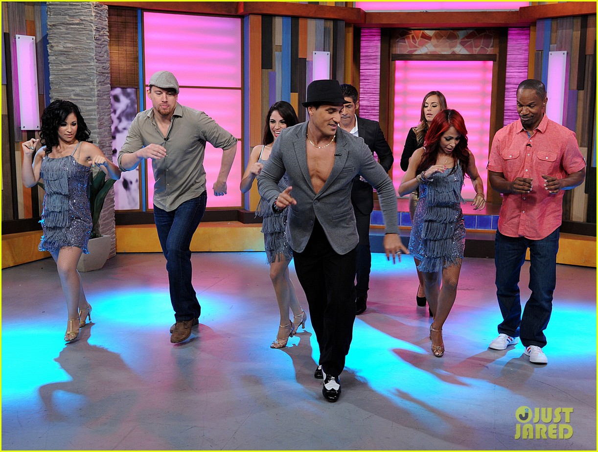 Channing Tatum & Jamie Foxx Dance for 'Despierta America'! Photo 2897757 Channing Tatum