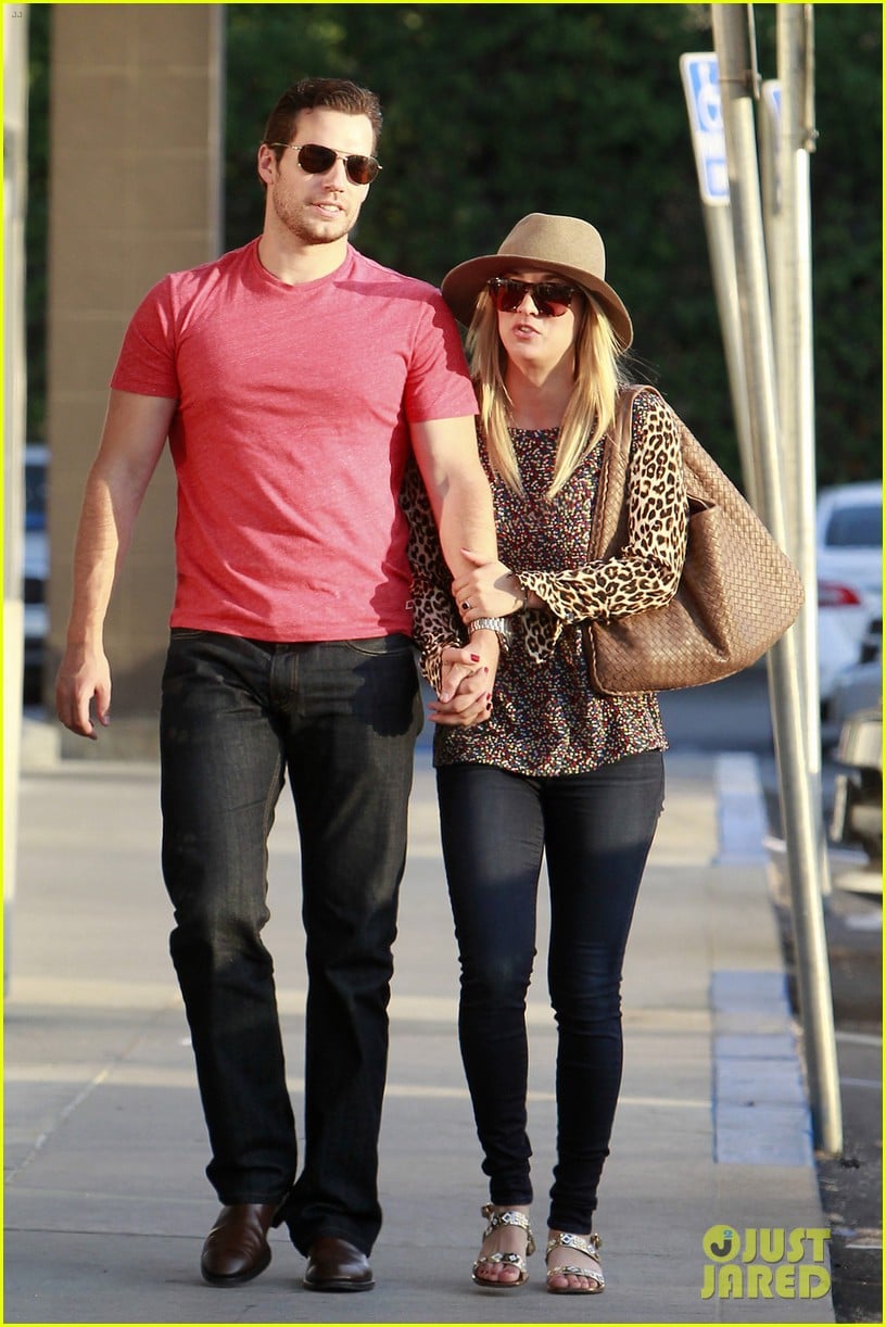 Henry Cavill & Kaley Cuoco Holding Hands! Photo 2903757 Celebrity Pets, Henry Cavill, Kaley