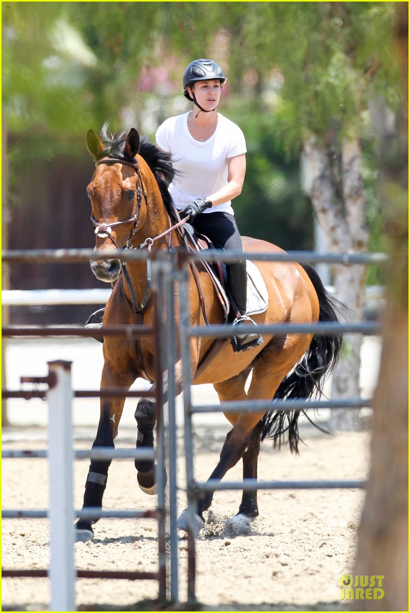 Kaley Cuoco Horseback Riding Beauty! Photo 2905073 Kaley Cuoco Pictures Just Jared