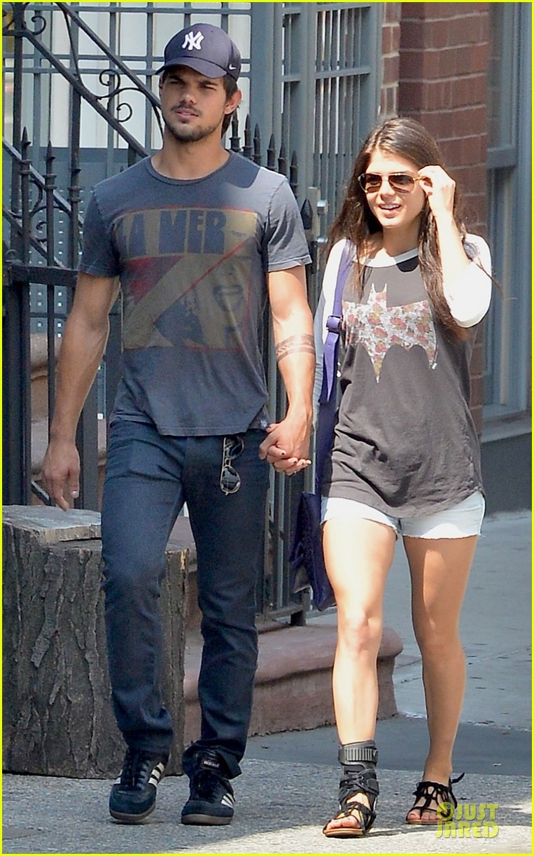 Taylor Lautner &amp; Marie Avgeropoulos Holding Hands as New Couple?: Photo 2919673 | Marie