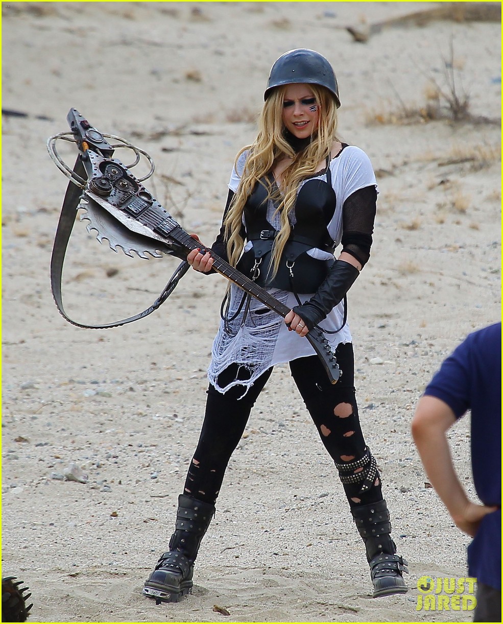 Avril Lavigne Chainsaw Guitar for 'Rock N' Roll' Video Shoot! Photo
