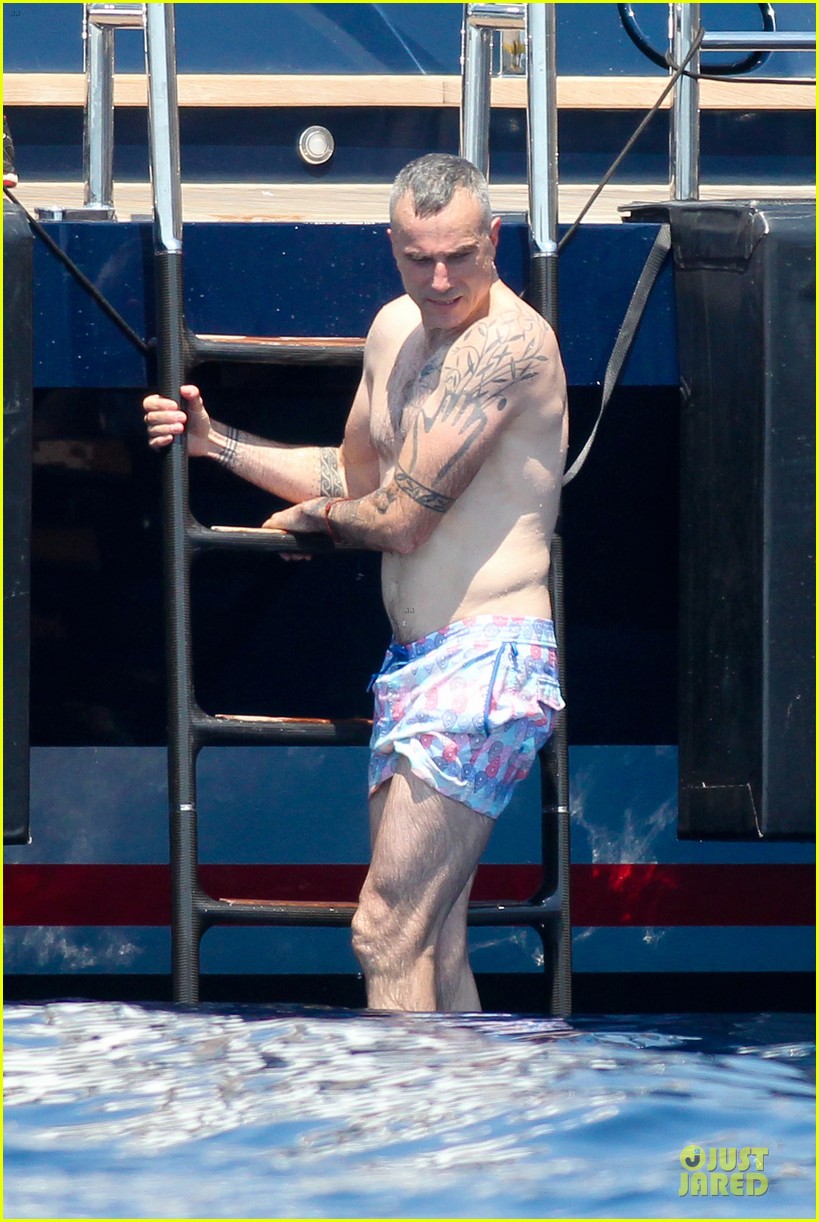 Daniel Day Lewis: Shirtless Yacht Vacation in Italy!: Photo 2927599 Celebrity Babies, Daniel