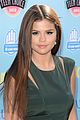 selena gomez teen choice awards 2013 red carpet 03