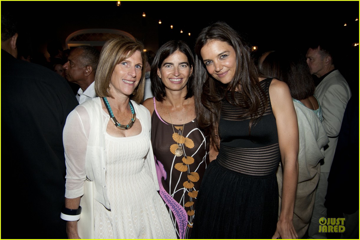 Katie Holmes & Jamie Foxx Hook Arms at Apollo Theater Benefit: Photo