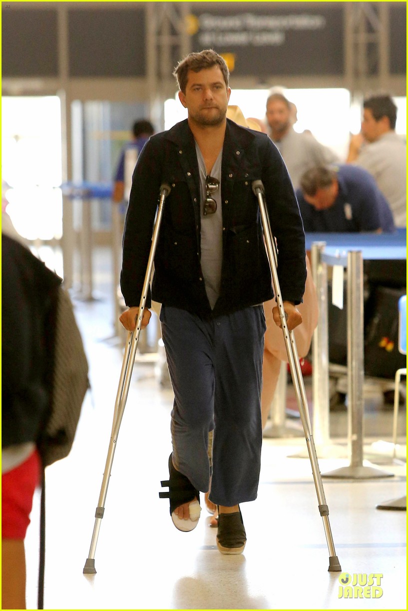 Joshua Jackson Crutches to LAX Airport with Diane Kruger! Photo