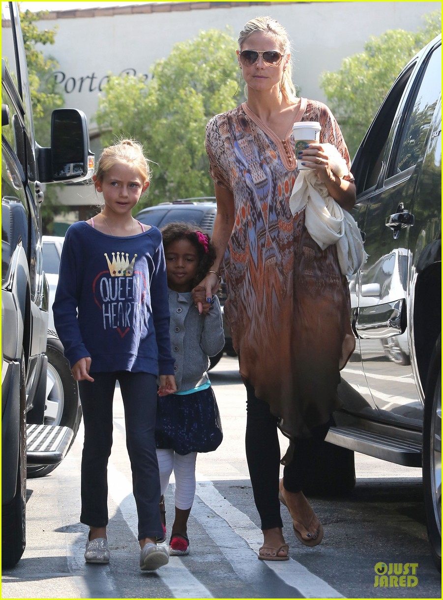 Heidi Klum Grocery Shopping & Movies with Girls! Photo 2928825