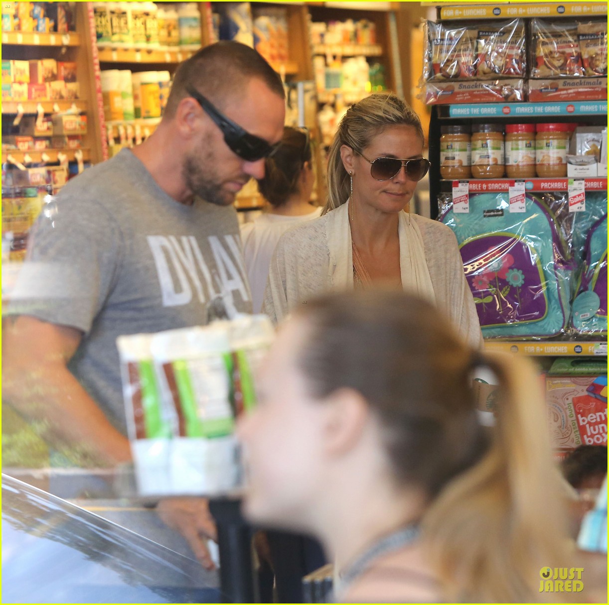 Heidi Klum Grocery Shopping & Movies with Girls! Photo 2928834