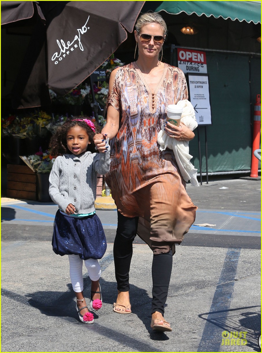 Heidi Klum Grocery Shopping & Movies with Girls! Photo 2928845