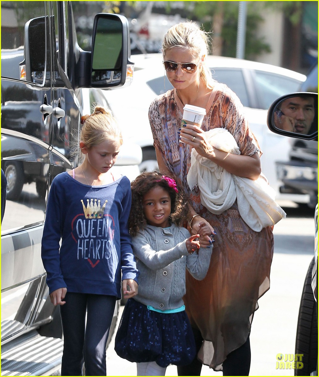 Heidi Klum Grocery Shopping & Movies with Girls! Photo 2928846