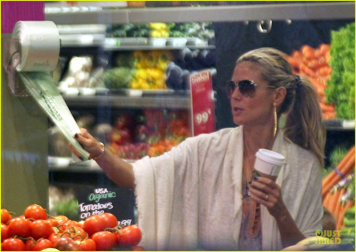 Heidi Klum Grocery Shopping & Movies with Girls! Photo 2928848