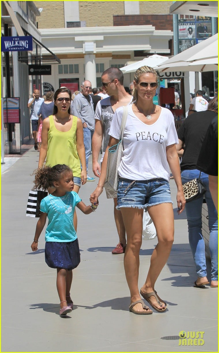 Heidi Klum Grocery Shopping & Movies with Girls! Photo 2928851