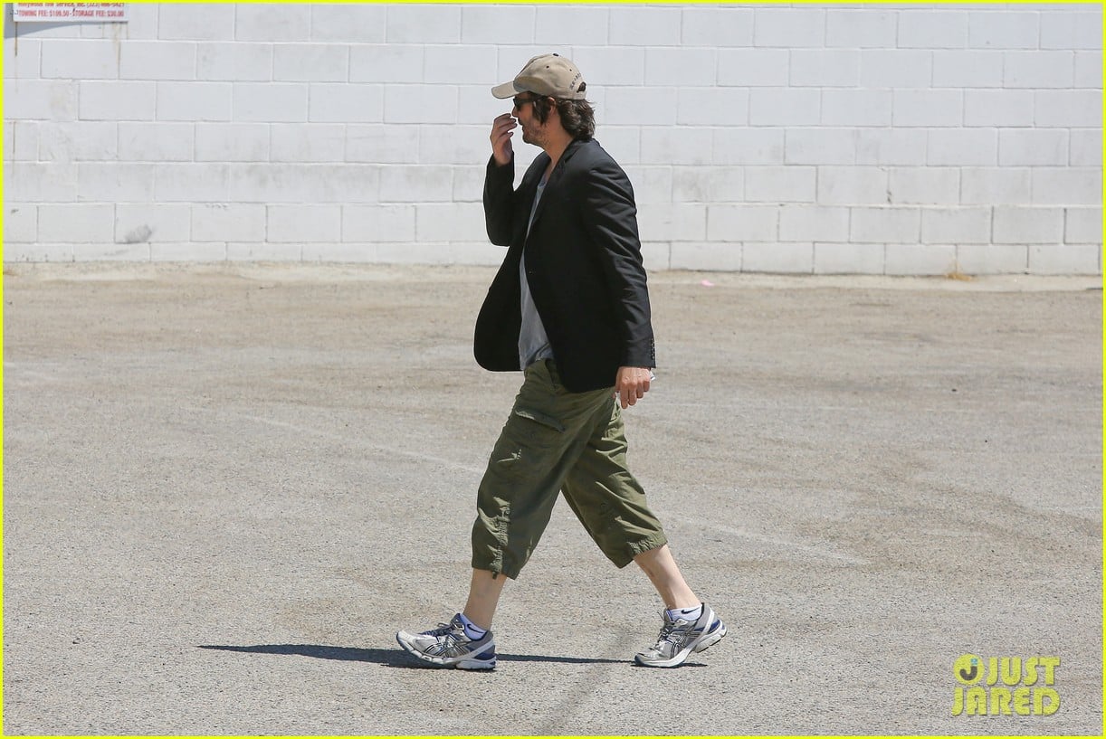 Keanu Reeves Wears Interesting Outfit at the Gym Photo 2935752 Keanu Reeves Pictures Just Jared