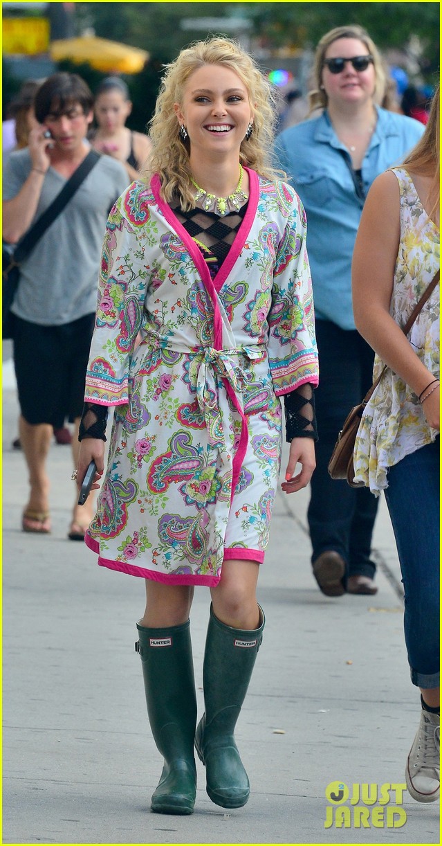 AnnaSophia Robb: 'Carrie Diaries' Season Two is Sexier, Says Co-Star